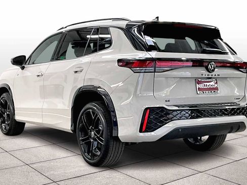 New 2026 Volkswagen Tiguan SE R-Line image 3