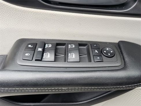 Used 2020 Chrysler Pacifica Limited image 20