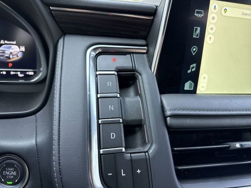 Used 2024 Chevrolet Tahoe Z71 w/ Luxury Package AWD/4WD image 21