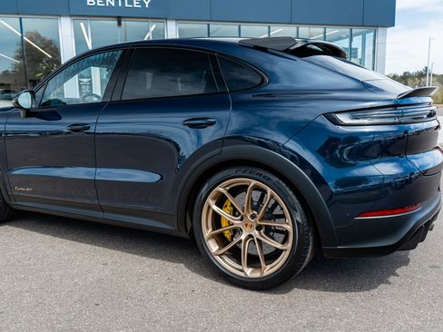 Used 2024 Porsche Cayenne Turbo GT AWD/4WD image 9