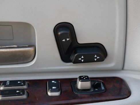 Used 2007 Lincoln Town Car Signature RWD image 20