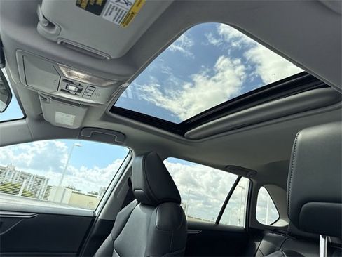 Used 2022 Toyota RAV4 XLE Premium image 22