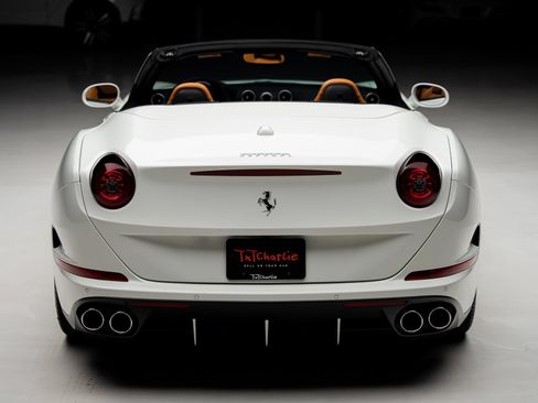 Used 2015 Ferrari California T RWD image 27