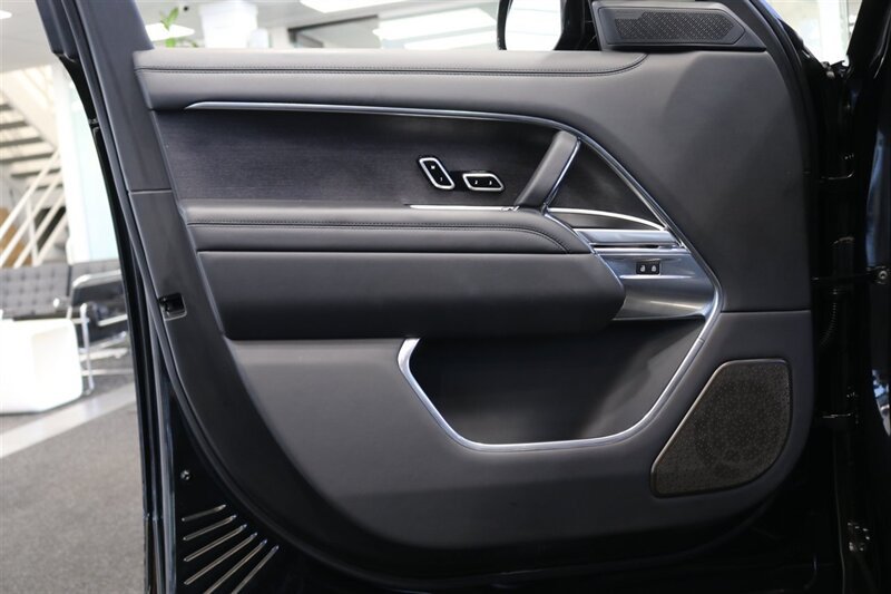 Used 2025 Land Rover Range Rover Long Wheelbase Autobiography AWD/4WD image 34