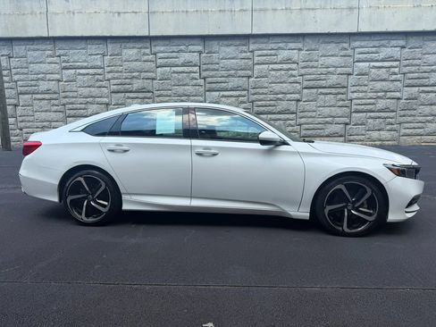 Used 2018 Honda Accord Sport image 5