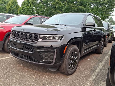 New 2026 Jeep Grand Cherokee Altitude AWD/4WD image 1