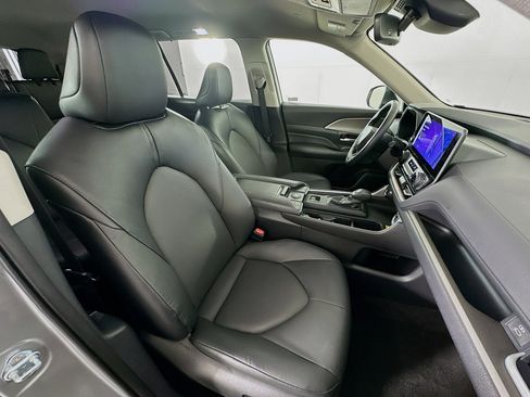 Used 2025 Toyota Grand Highlander FWD image 31
