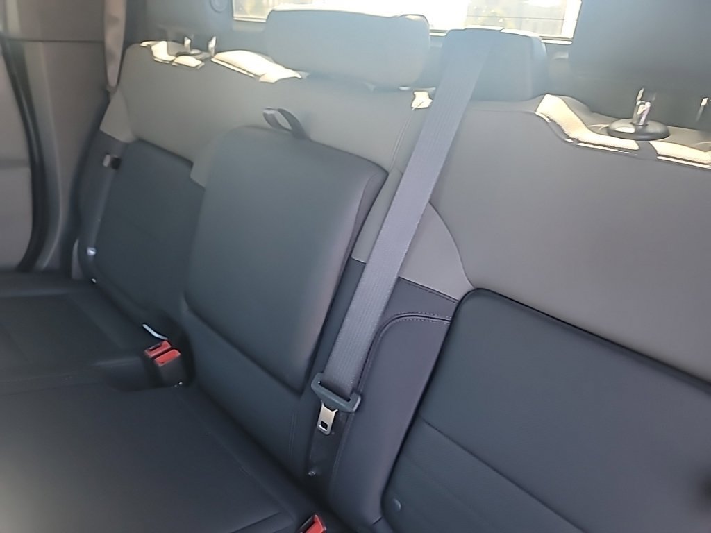 Used 2025 GMC Hummer EV 2X w/ LPO, Sport Package AWD/4WD image 15