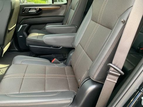 Used 2025 Chevrolet Tahoe High Country AWD/4WD image 22