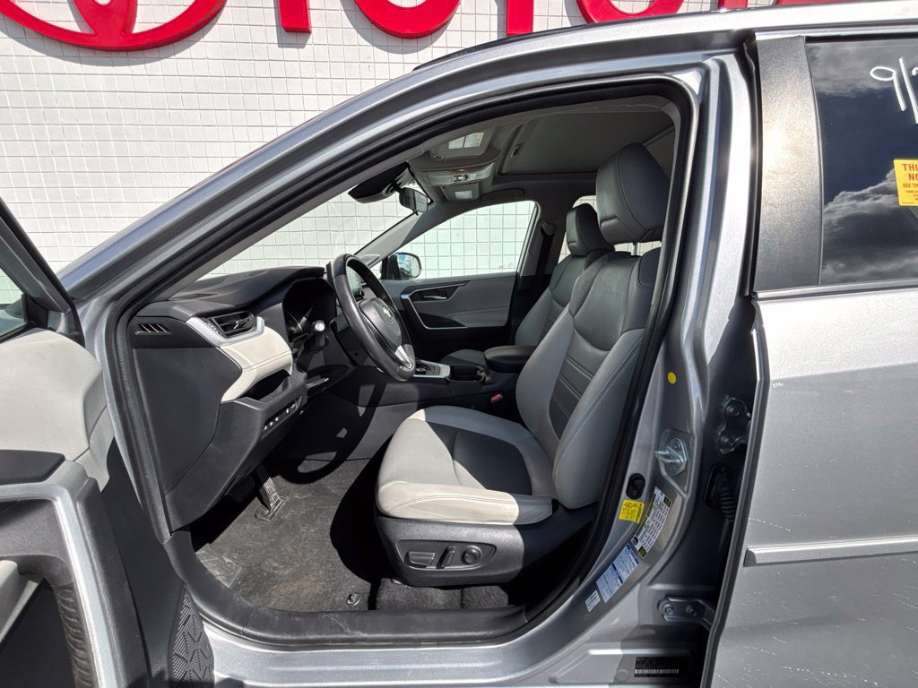 Used 2021 Toyota RAV4 XLE Premium AWD/4WD image 3