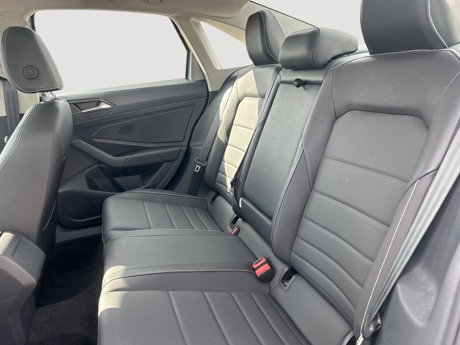 Used 2024 Volkswagen Jetta SE w/ Panoramic Sunroof Package FWD image 8