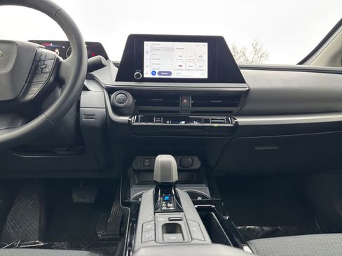 Used 2025 Toyota Prius LE image 18