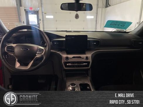 Used 2023 Ford Explorer XLT AWD/4WD image 15