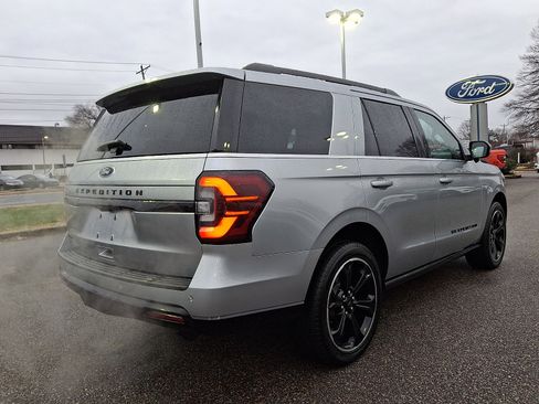 Used 2023 Ford Expedition Limited image 10