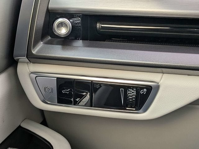 New 2027 Cadillac Vistiq Sport w/ LPO, Floor Liner Package AWD/4WD image 17
