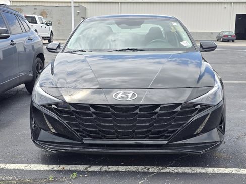 Used 2022 Hyundai Elantra SEL FWD image 2