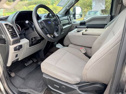 Used 2018 Ford F250 XLT w/ XLT Value Package image 12