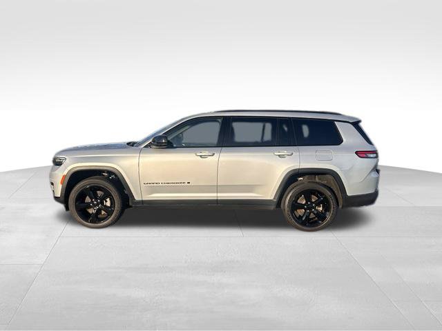 Used 2025 Jeep Grand Cherokee L Altitude AWD/4WD image 3