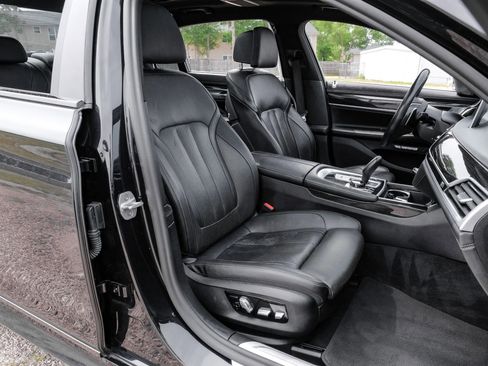 Used 2018 BMW 740i image 41