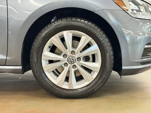 Used 2019 Volkswagen Golf S AWD/4WD image 5