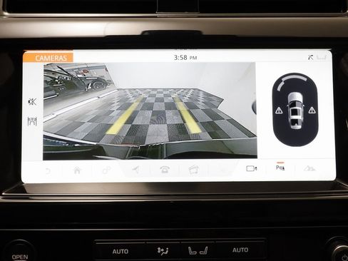 Used 2018 Land Rover Discovery HSE Luxury image 11