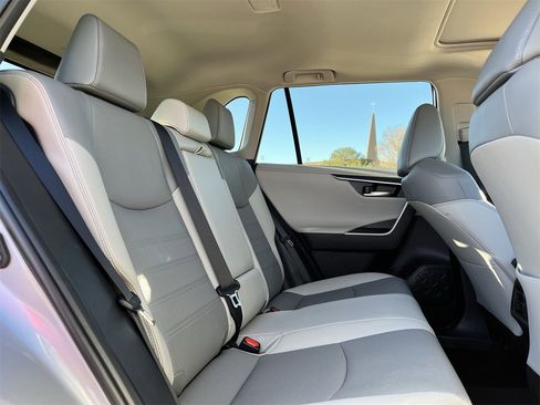 Used 2024 Toyota RAV4 Limited image 28