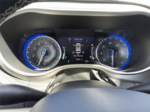 Used 2022 Chrysler Pacifica Touring-L AWD/4WD image 29