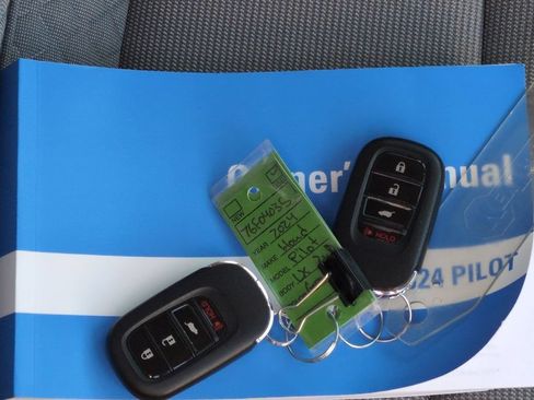 Used 2024 Honda Pilot LX image 9