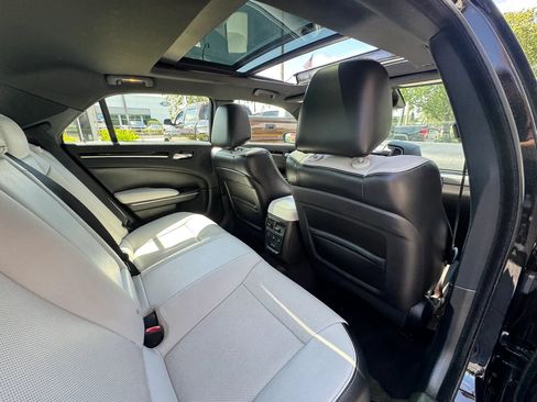 Used 2018 Chrysler 300 S w/ 300S Premium Group RWD image 27