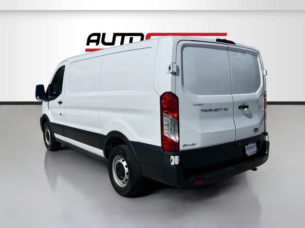 Used 2025 Ford Transit 150 Low Roof RWD image 5
