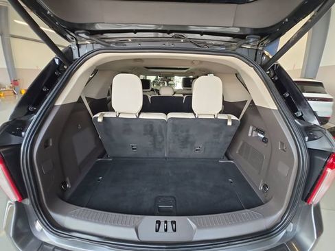 Used 2020 Ford Explorer Platinum w/ Premium Technology Package AWD/4WD image 23