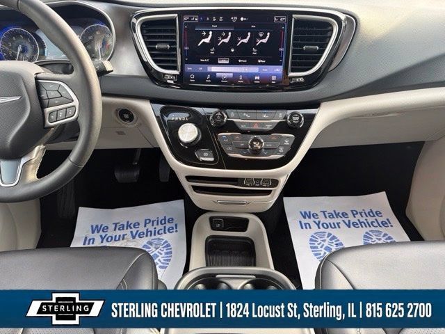Used 2024 Chrysler Pacifica Touring-L FWD image 22