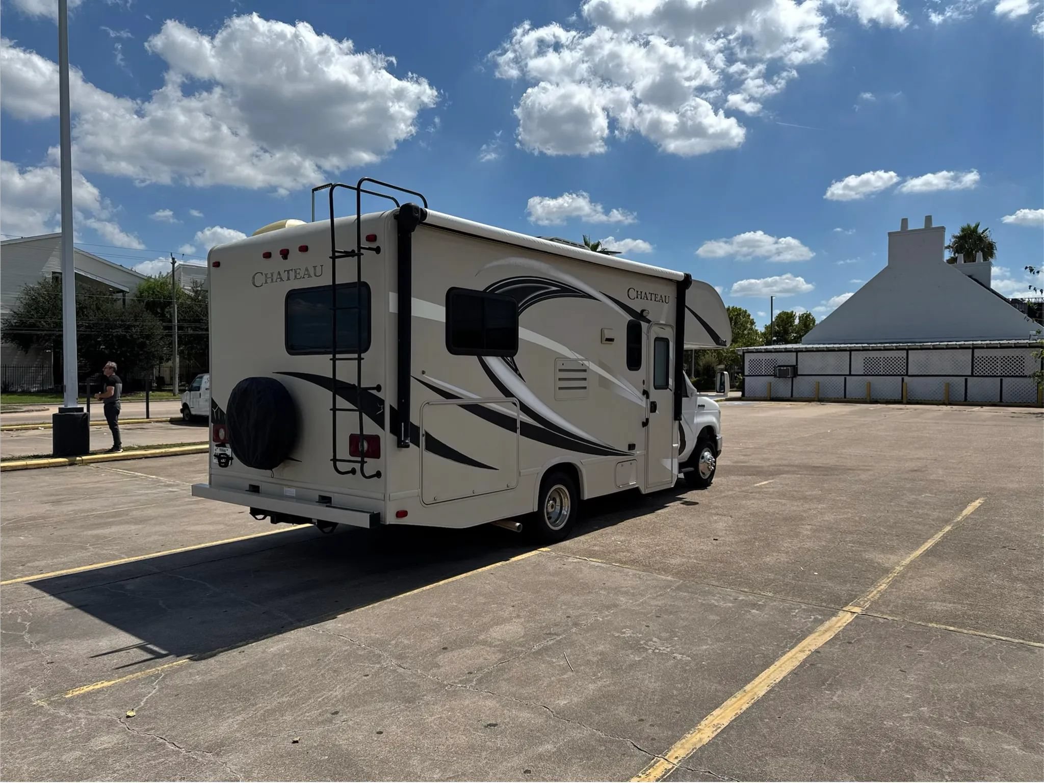 Used 2017 Ford E-450 and Econoline 450 Super Duty w/ Motorhome Prep Package RWD image 9