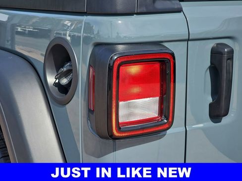 Used 2025 Jeep Wrangler Sport image 40