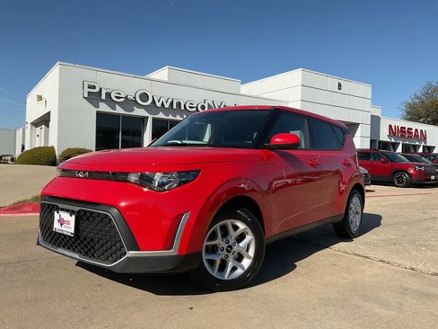 Used 2025 Kia Soul LX w/ LX Technology Package image 2