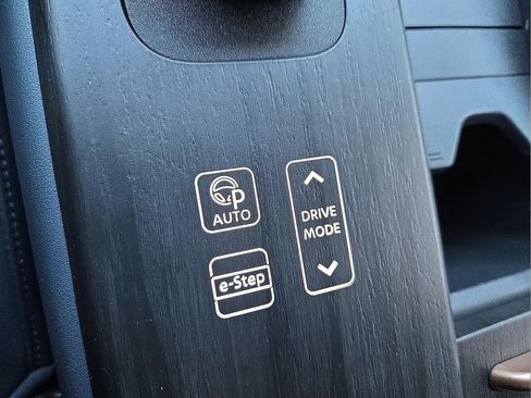 Used 2025 Nissan Ariya Platinum image 20