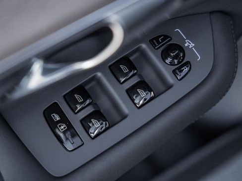 New 2026 Volvo XC90 B6 Plus w/ Protection Package Premier image 37