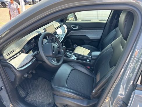 Certified 2023 Jeep Compass Latitude w/ Convenience Group AWD/4WD image 17