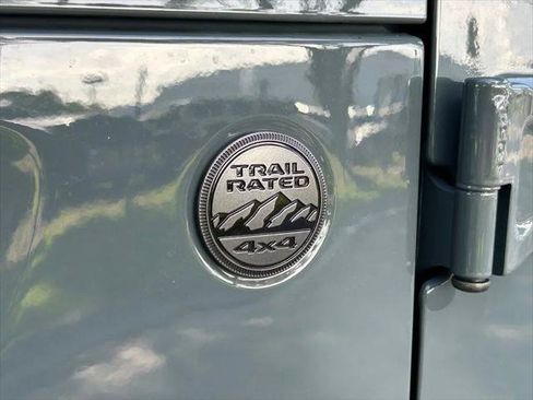 Certified 2025 Jeep Gladiator Sport AWD/4WD image 32