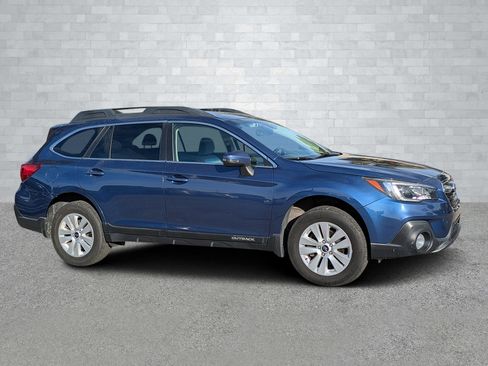 Used 2019 Subaru Outback 2.5i Premium image 2