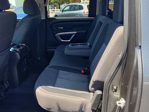 Used 2022 Nissan Titan SV w/ SV Convenience Package image 33