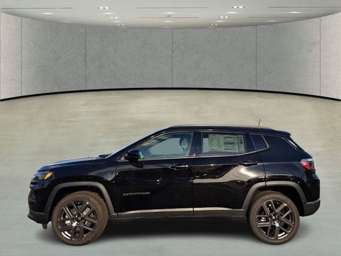 New 2026 Jeep Compass Latitude image 8