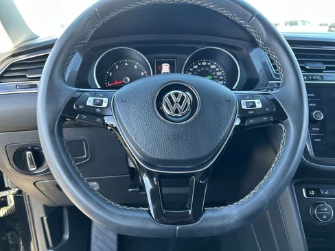 Used 2021 Volkswagen Tiguan SE FWD image 19