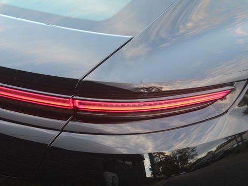 Certified 2025 Porsche Panamera image 12