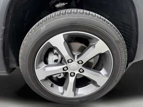 Used 2024 Jeep Grand Cherokee Limited AWD/4WD image 32