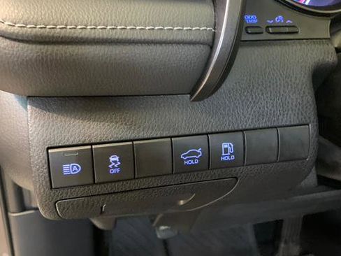 Used 2023 Toyota Camry SE image 18