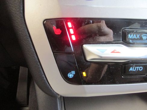 Certified 2022 Ford Explorer XLT w/ Equipment Group 202A image 40