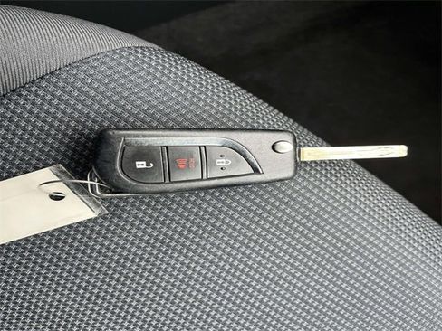 Used 2020 Toyota RAV4 LE image 32