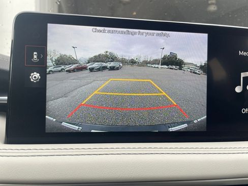 Used 2025 Genesis G70 2.5T image 17