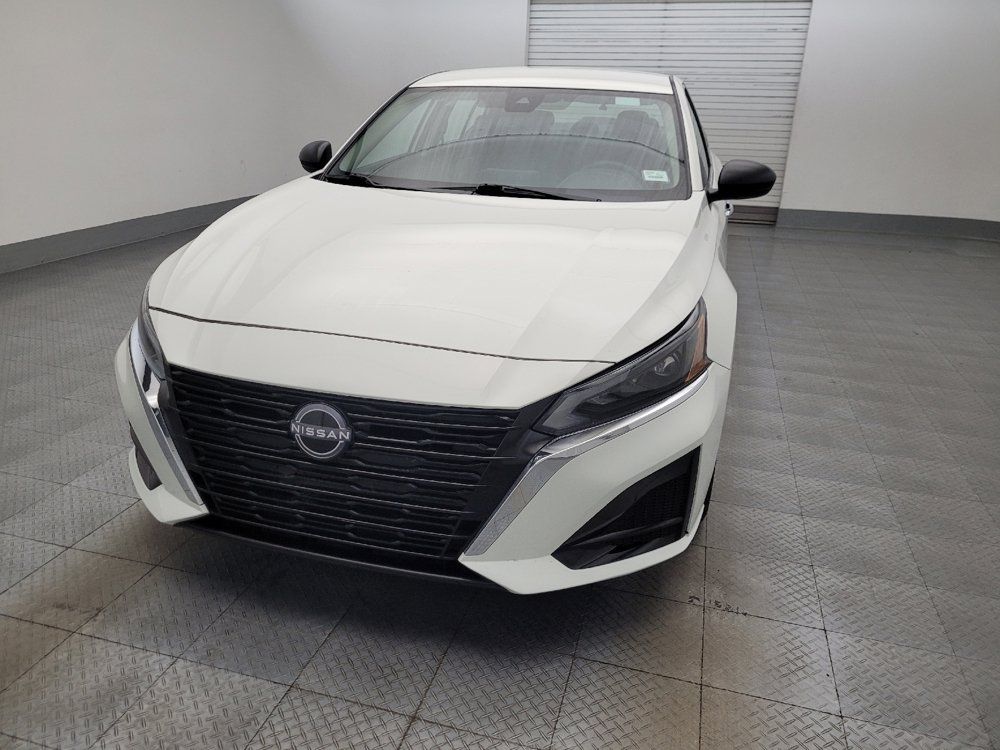 Used 2025 Nissan Altima 2.5 SV FWD image 15